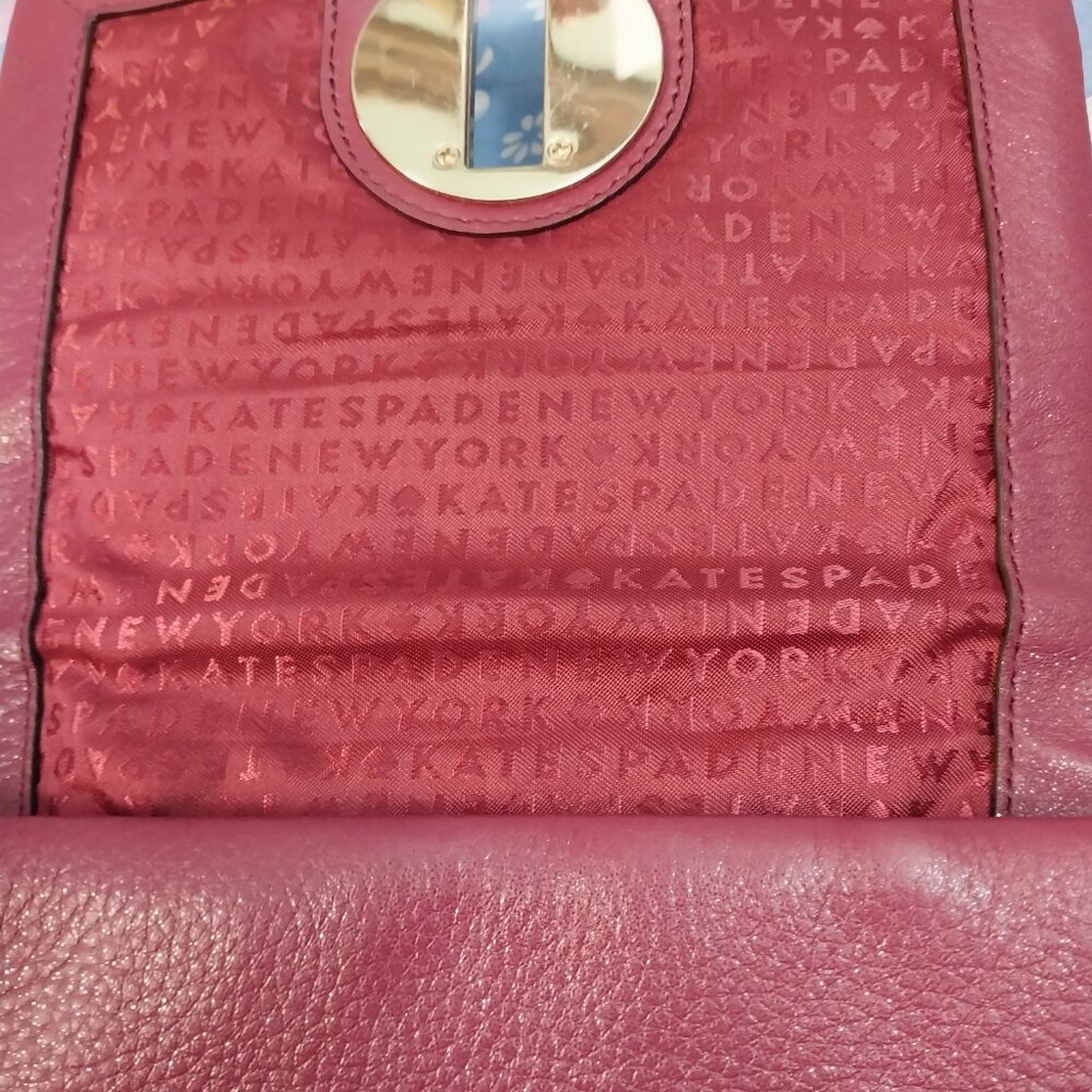 3086 Small Kate Spade Cross Body in Wine Leather. - Picture 3 of 11